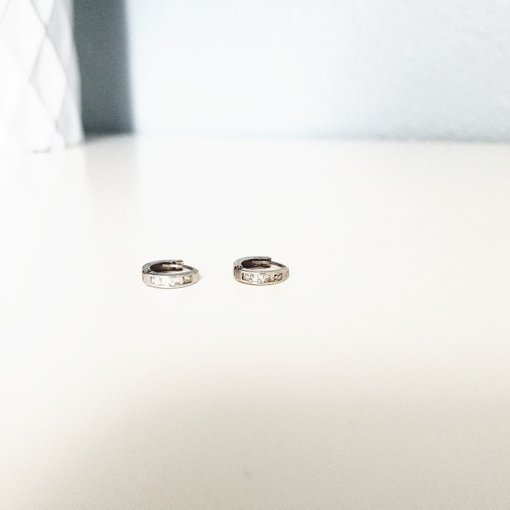 [SOLD] 14k solid white gold earrings